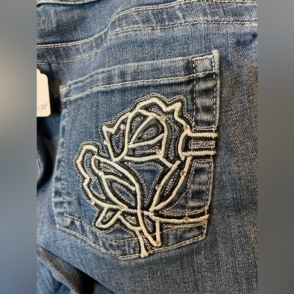 B7.16 Lee Slender Secret Bootcut Jeans Sequins Embroidered
Blue Denim